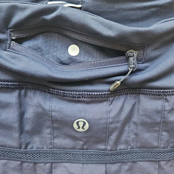 LULULEMON Tennis Pickleball Skirt Pace Setter- Navy Blue, Gray Stripes, Ruffles - Picture 3 of 3